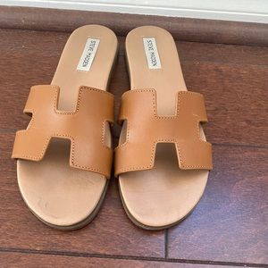 Steve Madden H sandal in brown